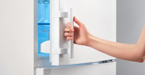 Verander de draairichting van je koelkast